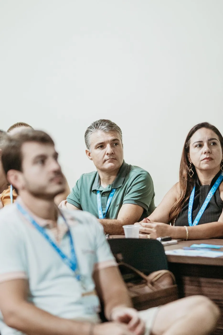 Participantes assistindo à reunião do Meepe