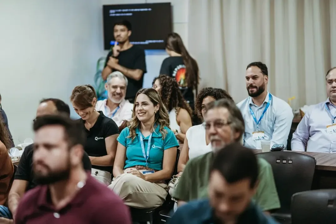 Café da manhã do Meepe: empresários conversando em volta das mesas